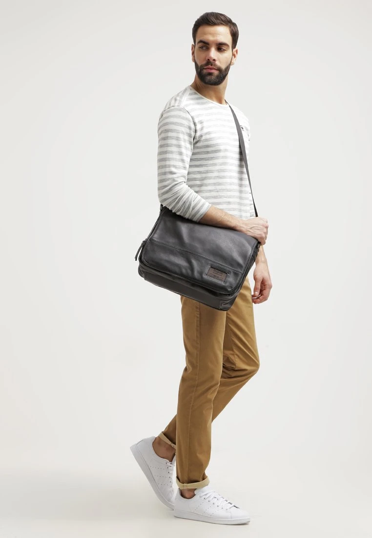 Bugatti Moto D- Schoudertas - Schwarz 3 Bugatti Moto D- Schoudertas - Schwarz