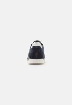 Bugatti Baker - Sneakers Laag - Dark Blue 10 Bugatti Baker - Sneakers Laag - Dark Blue -Bugatti Winkel 1184219122b949ba86c787873a76c2a0