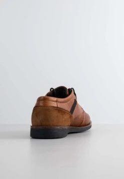 Bugatti Melchiore - Veterschoenen - Cognac -Bugatti Winkel 1f41a03cc47c4465b9613dd737c01bfa