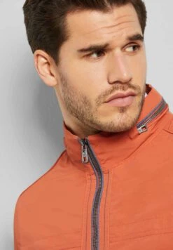 Bugatti Water-Repellent - Outdoorjas - Rost 10 Bugatti Water-Repellent - Outdoorjas - Rost -Bugatti Winkel 30f5f5cf1ea4407398c2e250d808ba17