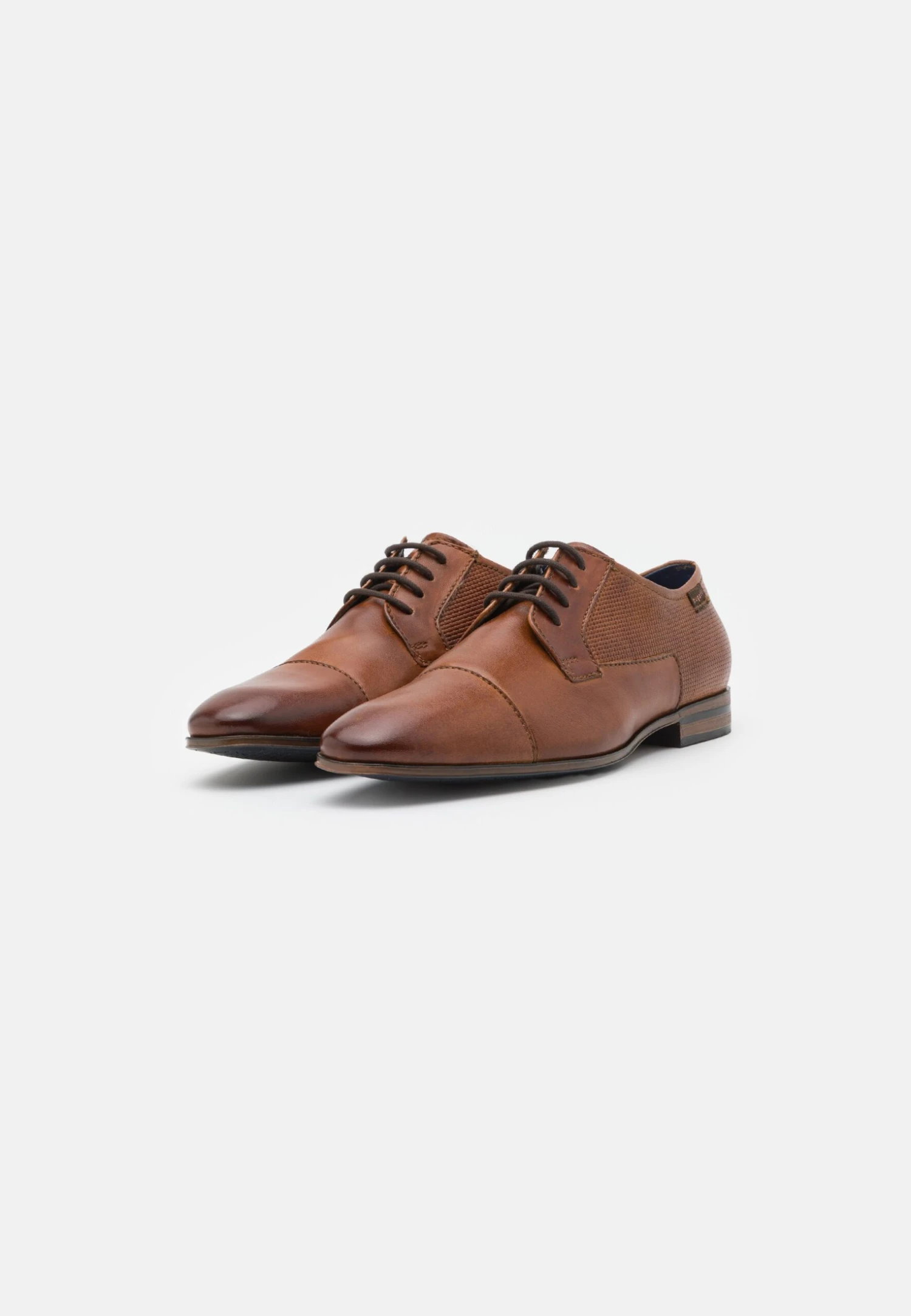 Bugatti Mattia- Veterschoenen - Cognac 4 Bugatti Mattia- Veterschoenen - Cognac - Afbeelding 2