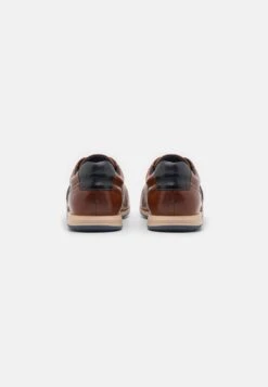 Bugatti Thorello - Sneakers Laag - Cognac 14 Bugatti Thorello - Sneakers Laag - Cognac -Bugatti Winkel 58a65f82a4f54fa4b7f9b6143bacace5