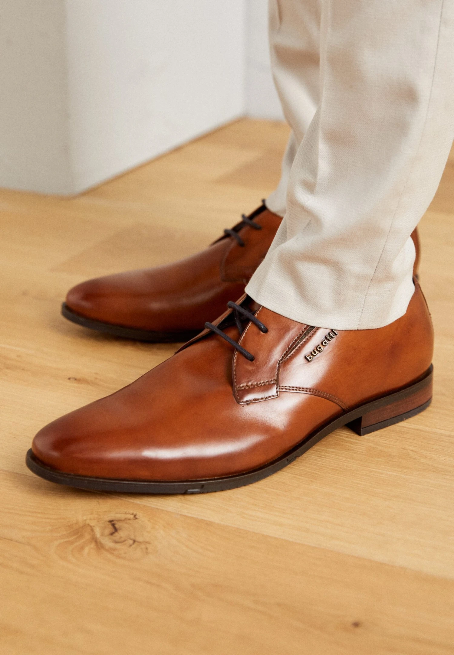 Bugatti Gapo - Veterschoenen - Cognac 4 Bugatti Gapo - Veterschoenen - Cognac - Afbeelding 2