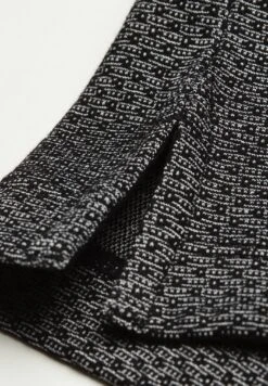 Bugatti Mit Button-Down-Kragen - Poloshirt - Schwarz -Bugatti Winkel b1142f06a38844389d6c35354b539f69