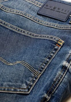 Bugatti Bermuda - Jeansshort - Blau -Bugatti Winkel b6273d563011467dbf5ac31cddb649c0