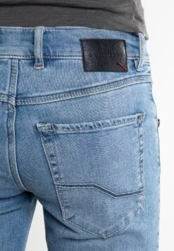 Bugatti Straight Leg Jeans - Mid Blue 11 Bugatti Straight Leg Jeans - Mid Blue -Bugatti Winkel d1390c9b01f34da3be65da8fa240764c