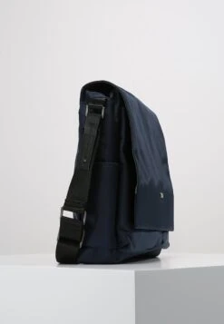 Bugatti Contratempo - Schoudertas - Blue 11 Bugatti Contratempo - Schoudertas - Blue -Bugatti Winkel d34241792b7645aab711f2765a3370b4