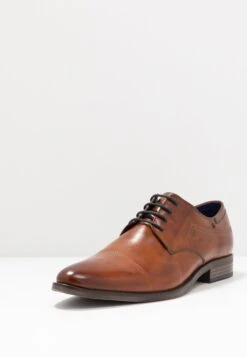 Bugatti Lair - Veterschoenen - Cognac -Bugatti Winkel dfdbb39224124ab6aba7a1f9e648efd3