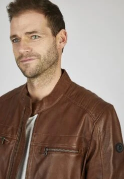 Bugatti Mit Stehkragen Und Druckknopfriegel - Leren Jas - Cognac -Bugatti Winkel fe135501c9e04ef4af901c15158587c6